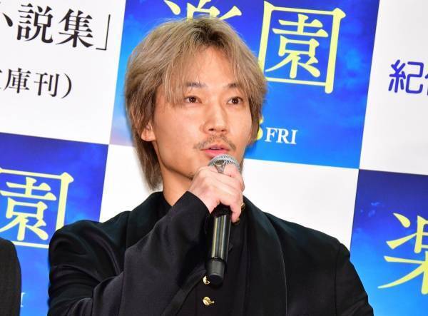 綾野剛、新宿は「激しい街」「撮影中、通行者に髪の毛を掴まれた」
