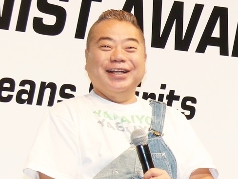 出川哲朗、ベストジーニスト受賞に恐縮「プライベートではかないので…」