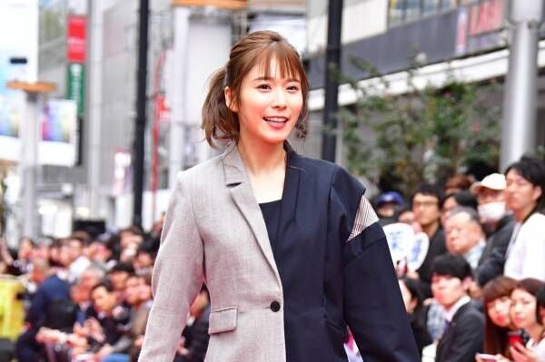 松岡茉優、渋谷の街に作られたランウェイを闊歩「潔さに感動しました!」