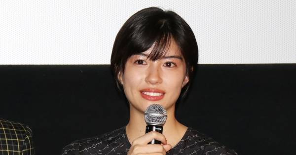 佐久間由衣、初主演映画『隠れビッチ』お披露目に感極まる「形になってうれしい」
