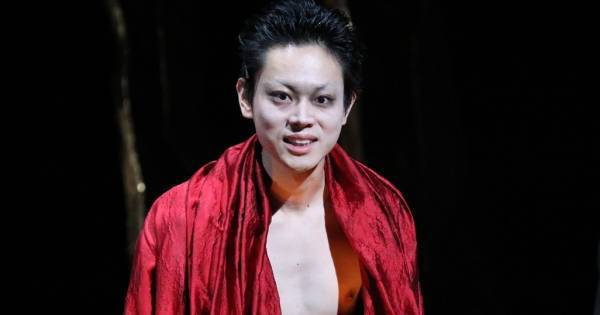 菅田将暉、細眉姿で狂気の暴君に! 鍛えられた肉体は「稽古で自然に」