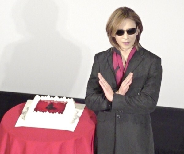 【動画】YOSHIKI、サプライズバースデーに感激「夢の中にいるみたい」
