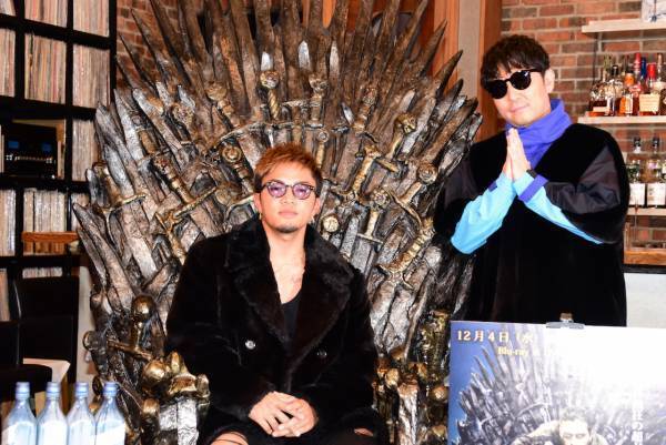 【動画】数原龍友、"鉄の玉座"座るも「器が足りない」 『ゲーム・オブ・スローンズ』愛炸裂