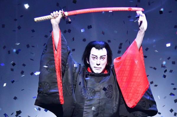 市川海老蔵、息子・勸玄くんと1日限りの"スター・ウォーズ歌舞伎"を披露