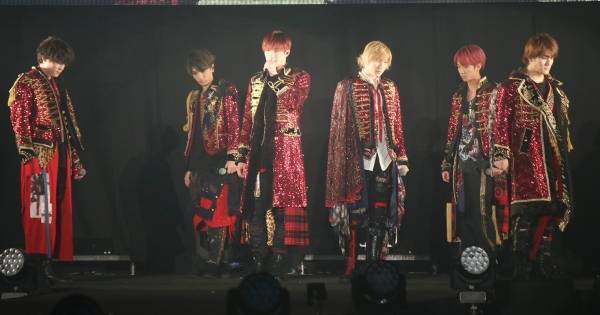 SixTONES、「TGC しずおか」にサプライズ登場! デビュー曲披露に会場沸く