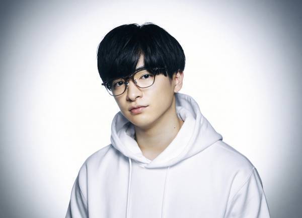 知念侑李、舞台初主演! "そこそこ本格ミステリ"でクセの強い探偵に