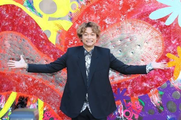 香取慎吾、青学大に巨大壁画制作!「みなさんが見ている姿を見に」出没予告