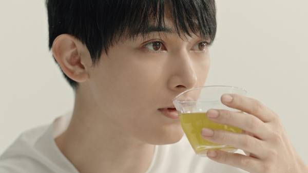 吉沢亮＆満島ひかり「生って、感動する。」 生茶CMで体感