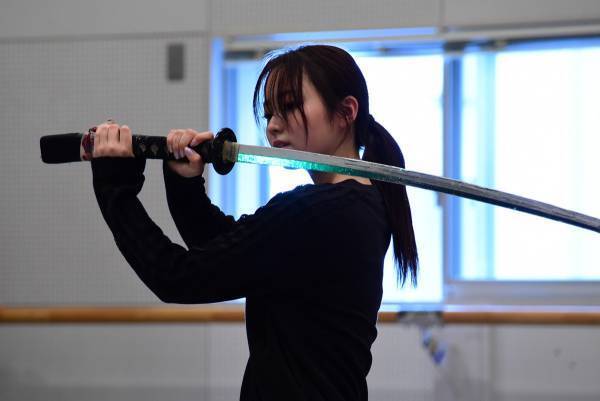 連続殺陣披露の今泉佑唯を、瀬戸利樹絶賛! コロナで上演可否不明も「準備は…」