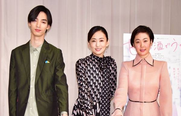 松雪泰子、年下の清水尋也から「恋愛に年齢は関係ない」と言われて照れ笑い