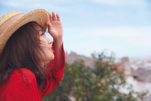 乃木坂46秋元真夏2nd写真集、発売前重版決定! 優しさこぼれる横顔ショット公開