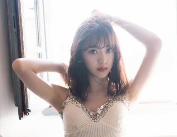 乃木坂46堀未央奈、大胆セクシーカットも　写真集の裏表紙公開