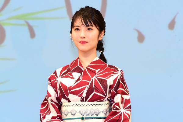 浜辺美波、キュートすぎる浴衣姿! 初キスシーン挑戦「どんなんなんだろう」