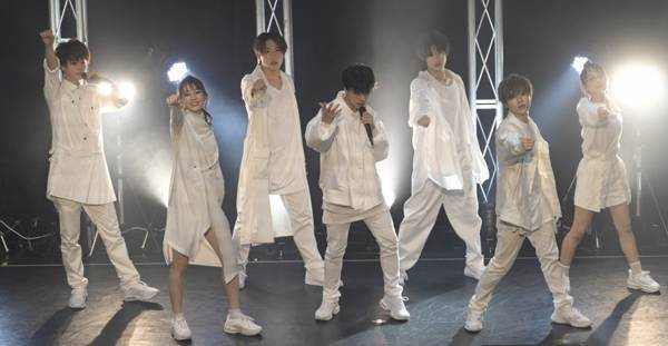 GENIC、デビュー後初ライブ「僕たちのすべての思いを…」画面越しにファンに感謝