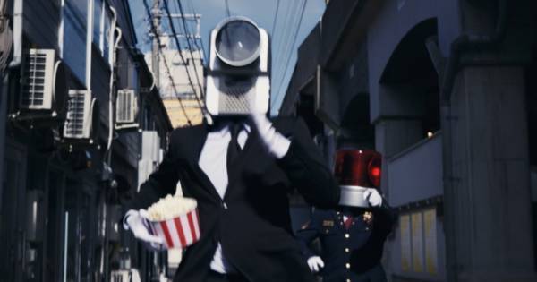 『映画泥棒』6年ぶり新CM! 早期釈放されたカメラ男がパルクール逃走