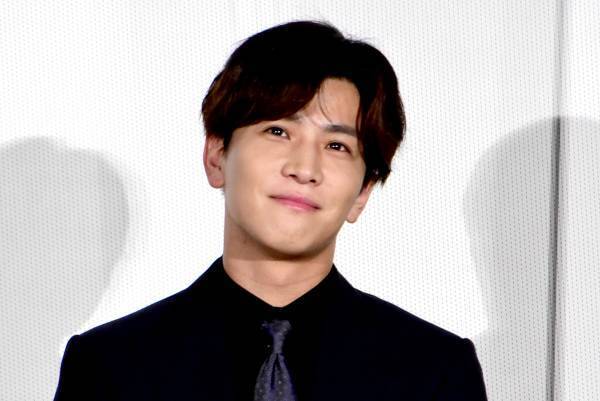 岩田剛典、“花をちぎって食べる”指示に「まさか…」スター俳優役で共通点も?