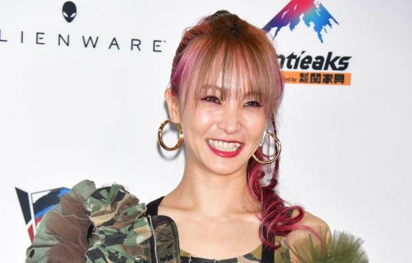 LiSA、ミリタリーファッションを身にまとって「戦いに行けそうだ(笑)」