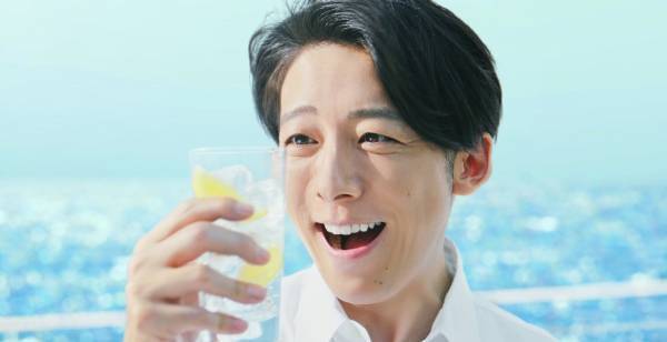 高橋一生、氷結の新CMキャラクターに「お酒が好きなのでとても嬉しい」