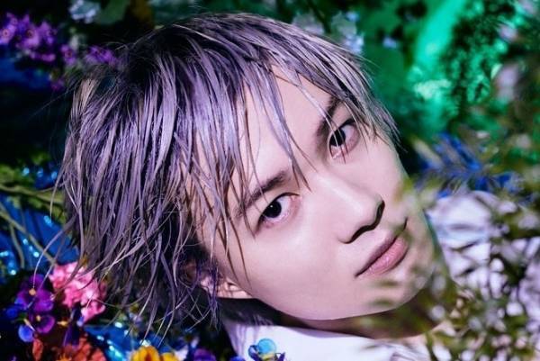 神木隆之介、初のシルバーヘア―に挑戦! カレンダーで小説の登場人物に