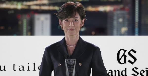 鈴木保奈美、ドラマ好演でスーツオブザイヤー受賞「1年を象徴する賞」