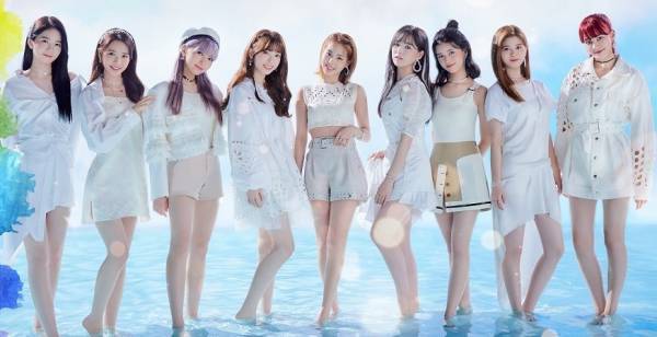 NiziU、コカ・コーラとコラボ決定　名前入りデザインボトル発売