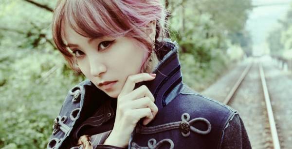 LiSAが女性ソロアーティスト初の快挙、「炎」4週連続2部門同時1位