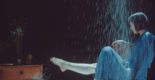 ヨルシカ「風を食む」ミュージックビデオを公開、“消費社会”を表現