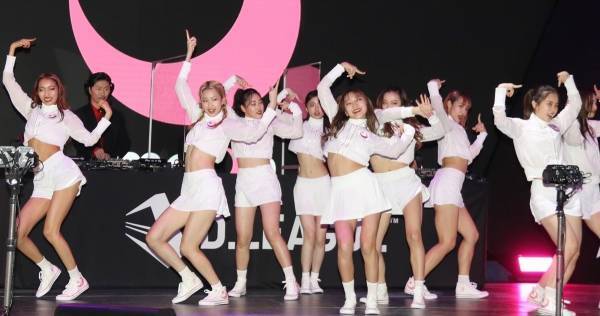 プロダンスリーグ「D.LEAGUE」各チームが初パフォーマンス披露