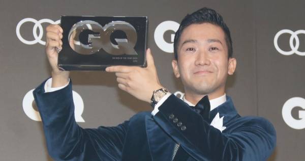 瑛人、「香水」大ヒットの2020年「信じられないことがいっぱい起きて…」