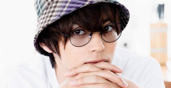 神尾楓珠、初カレンダーのテーマは「12人の男」自身初“紫髪”にも挑戦