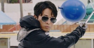 岡田准一演じる超ひらパー兄さん、冬将軍と真剣勝負の殺陣披露