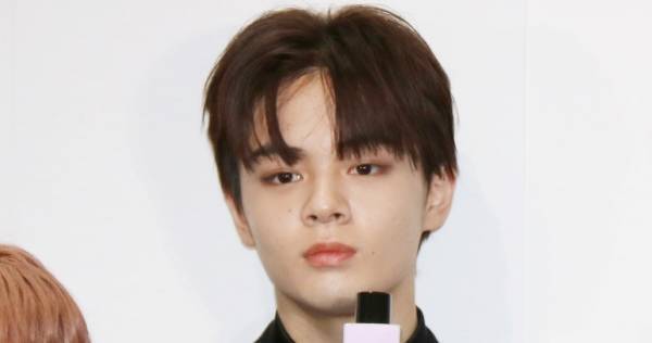 JO1鶴房汐恩、クリスマスは自らツリーに!?「みんなに見て楽しんでほしい」