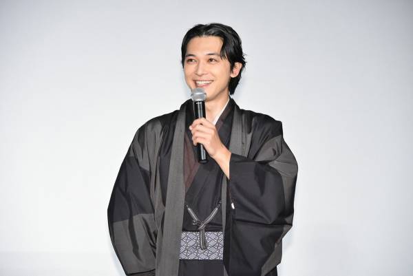 吉沢亮、和装で決めるも週刊誌に撮られた私服は不評…正月は「昼間からアニメ」