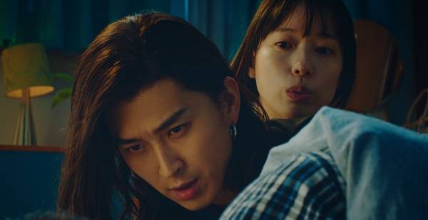 松田翔太が座敷童子に…戸田恵梨香と息ぴったりの“耳打ち”披露