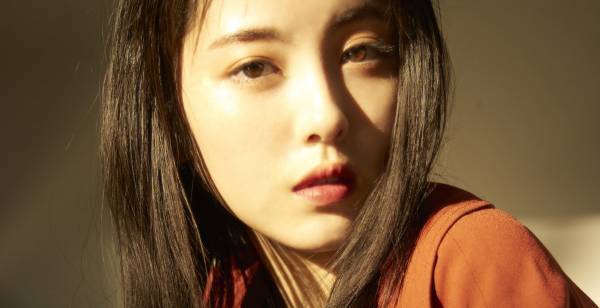 浜辺美波、カレンダー発売決定　20歳迎え色気あふれる大人カットも挑戦