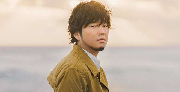 秦基博、弾き語り新アルバムに朝ドラ主題歌や「さよならくちびる」カバー