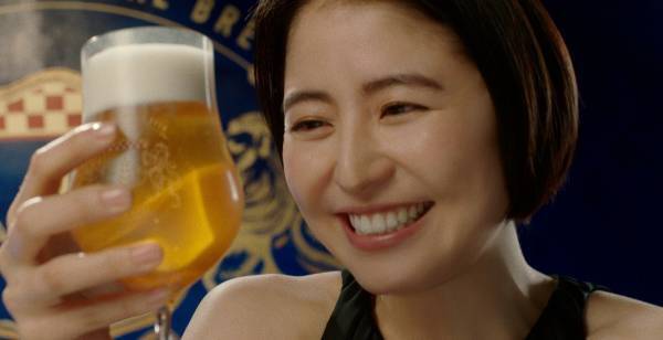 長澤まさみ、ノースリーブドレス姿でうっとり「あぁ…」「この香り…」