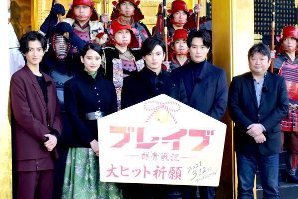 新田真剣佑、おみくじで見事大吉「もってる!」鈴木伸之は「どこに書いてあるんですか?」