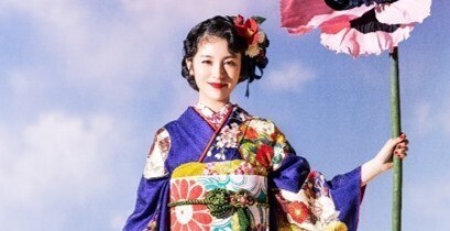 浜辺美波、振袖5変化の美麗ビジュアル公開＆「1人でしたいこと」語る