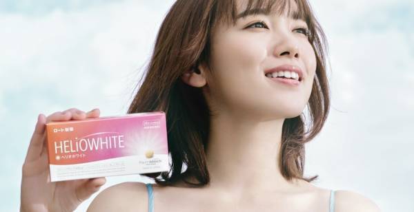 飯豊まりえ、美脚＆美デコルテ披露　ゴルフや海辺の散歩を楽しむ新CM