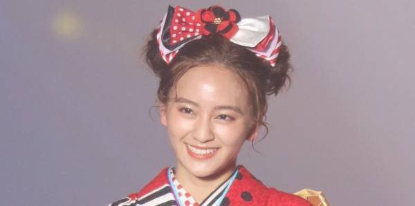 岡田結実、ミニーになりきり! ディズニーデザイン振袖姿でランウェイ