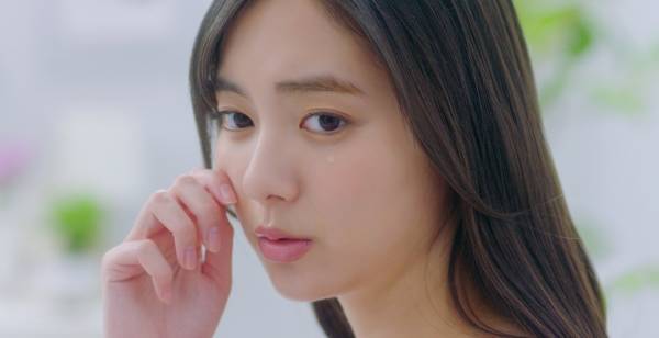 新川優愛、大粒の涙を流し「シュンです…」透き通った美声で替え歌披露