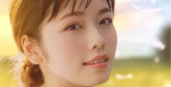 小芝風花、CANMAKE新CMでオトナな眼差し「ふわっふわ感を伝えたくて…」