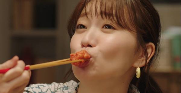 大島優子、口いっぱいに頬張って…キュートな“やみつき顔”披露