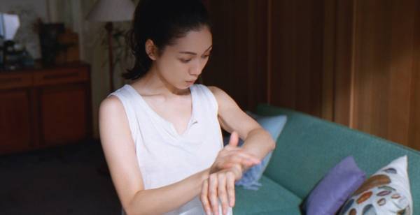 二階堂ふみ、透明感あふれる白い腕で魅了　キラキラ笑顔の爽やかCM公開