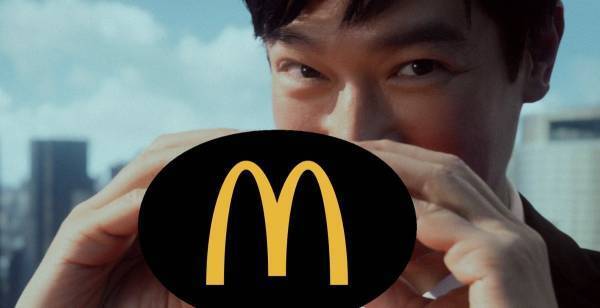 堺雅人、“表情だけの食リポ”で圧巻の演技力　マクドナルドの新バーガー頬張る