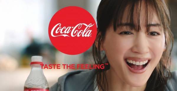 綾瀬はるか「ハァ～ッ!」と満面の笑み　おうち時間楽しむコカ・コーラの新CM