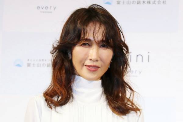 工藤静香、美容の秘訣を明かす「朝起きて、うがい手洗いした後に必ず…」