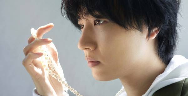 桜田通×MIKIMOTO、パール楽しむ7daysコーデ　スーツやサングラス姿も