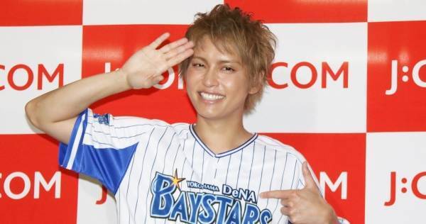 手越祐也、人生初の始球式は「80点」 名前入りうちわに感謝「すごく力に」